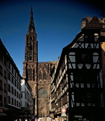 Gótikus művészet: kilátás az egyik portálról a Cathedrale Notre Dame de Strasbourgra, amelyet a 13. században épített Erwin von Steinbach. (Alsó-Rajna) alkotó: Erwin von Steinbach
