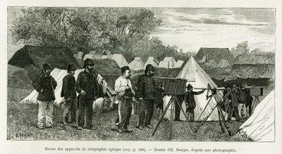 Optikai távíró készülékek áttekintése. E.Ronjat metszete a Trente mois au Tonkin című történet illusztrálására, 1884-ben, Paul Hocquard orvos, in le tour du monde 1890, Edouard Charton (1807-1890) irányítása alatt, Hachette, Párizs. alkotó: Etienne Antoine Eugene Ronjat