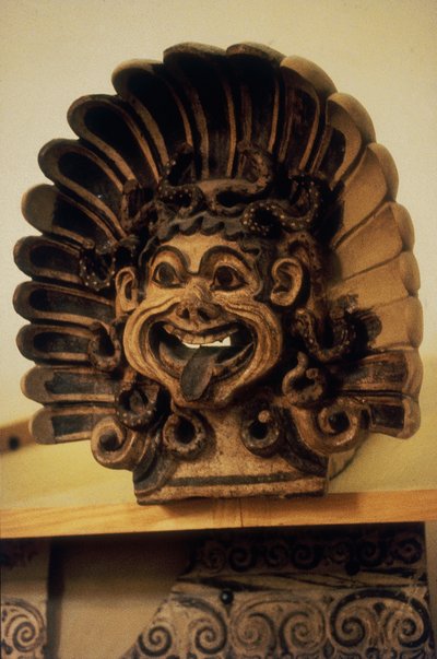 Antefix Gorgons fej formájában (terrakotta) alkotó: Etruscan