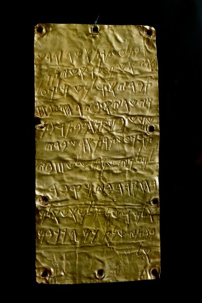 Ókori etruszk: Pyrgi arany táblái (lécek), föníciai feliratokkal, Astarte istennőnek szentelve. Vége 6. eleje Kr. e. 5. század. Homályos. 19,3 cm Róma, Museo Nazionale di Villa Giulia alkotó: Etruscan