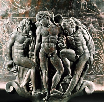 Etruszk művészet: a bronz Ficoroni Cistus lábának részlete, amely közöttük Herkulest, Iolaoszt és Eroszt ábrázolja. Preneste-ből (Palestrina). Kr.e. 340. Museo Nazionale di Villa Giulia, Róma alkotó: Etruscan
