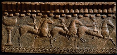 Etruszk művészet: lovagok frízdekorációja egy murlói építészeti együttesből. Kr.e. 6. század. Murlo, Antiquarium Municipal, Olaszország alkotó: Etruscan