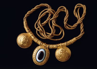 Arany lánc nyaklánc és bullák, Todiból (Umbria). Etruszk civilizáció, Kr. e. 4. század. alkotó: Etruscan