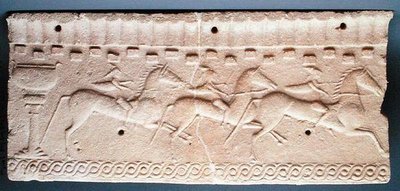 Emléktábla lovasok domborművével (kő) alkotó: Etruscan Etruscan