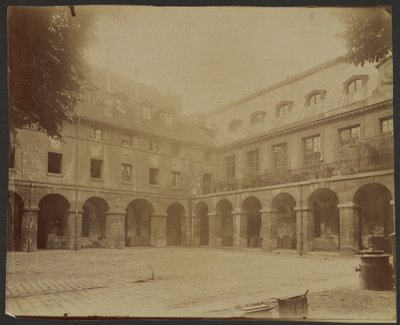 Árkádos udvar alkotó: Eugène Atget