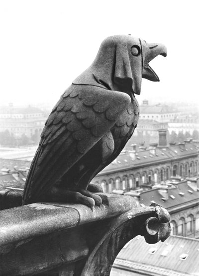 Vízköpő a Grande Galerie nyugati homlokzatának balusztrádjáról, egy 12. századi eredeti (kő) másolata (f/w fotó) alkotó: Eugene Emmanuel Viollet le Duc