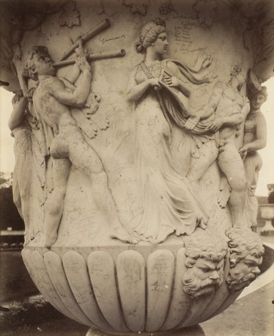 Részlet egy versailles-i vázáról alkotó: Eugène Atget