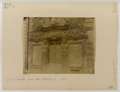 Ajtó, utcai homlokzat, Hôtel de Fieubet (Hôtel de la Valette, Massillon iskola), 2 quai des Célestins, 4. kerület, Párizs alkotó: Eugène Atget