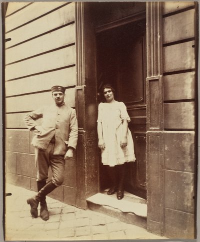 Versailles, nő és katona, bordélyház alkotó: Eugène Atget