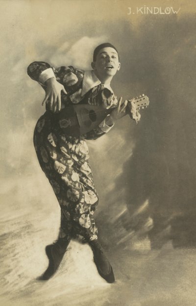 Pierrot lanton játszik (fekete-fehér fotó) alkotó: European Photographer