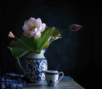Derűs lótuszkompozíció alkotó: Fangping Zhou