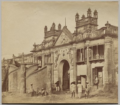 A Kaiserbagh-ba vezető átjáró alkotó: Felice A. Beato