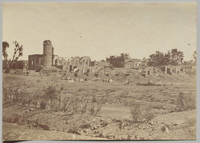 A templomkert és a rezidencia a távolban alkotó: Felice A. Beato
