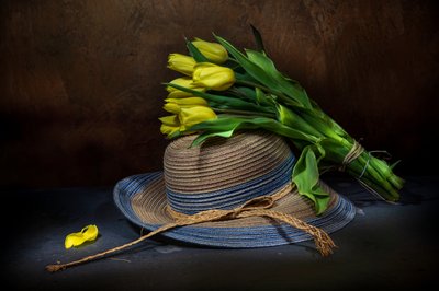 Friss tulipános szalmakalap alkotó: Felice Angelino