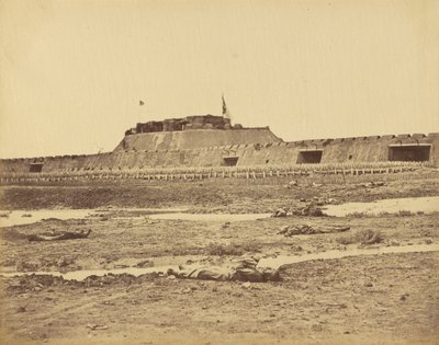 Az északi erőd hátsó része a kínai hadsereg visszavonulását mutatja, 1860. augusztus 21. alkotó: Felice Beato