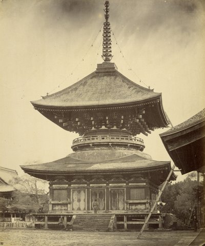 Egyszintes pagoda, Hacsiman-szentély, Kamakura alkotó: Felice Beato