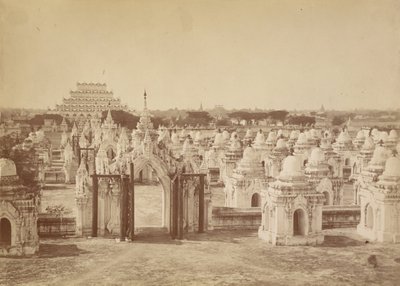 A 450 Pagoda a Központi Pagoda - Mandalay alkotó: Felice Beato