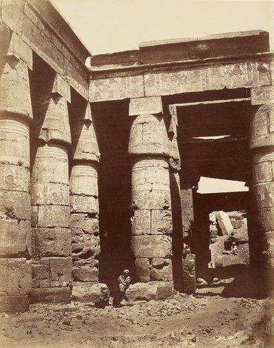 III. Ramszesz templomának első udvara Karnakban [Théba] alkotó: Félix Bonfils