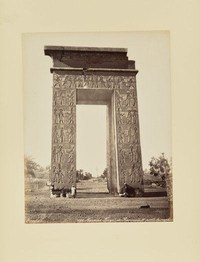 Karnak. IV. Ramszesz temploma. Diadalív alkotó: Félix Bonfils