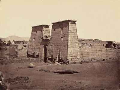 III. Ramszesz templomának általános látképe, Karnak, Théba alkotó: Félix Bonfils
