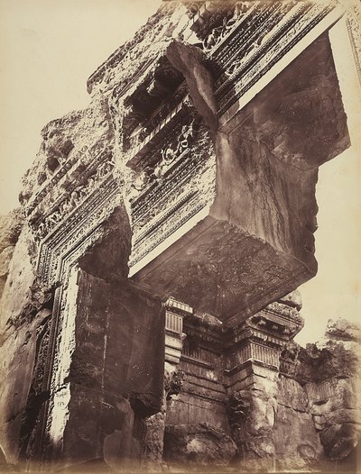 Részlet egy templom bejáratáról, Heliopolis vagy Baalbek régészeti övezetében, ősi szíriai város, ma Libanoni alkotó: Félix Bonfils