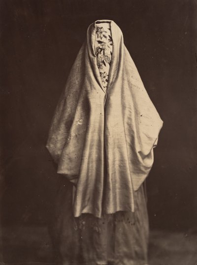 Török nő városi ruhában, 1870-es évek. alkotó: Félix Bonfils
