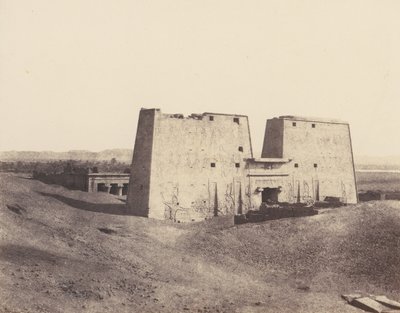 Edfu Apollonopolis Magna, Általános nézet a templomról, 1851-52, nyomtatva 1853-54. alkotó: Félix Teynard