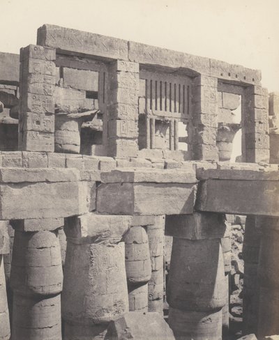 Karnak Théba, Palota - Hypostyle Hall - Window and Capitals of ..., 1851-52, nyomtatva 1853-54. alkotó: Félix Teynard