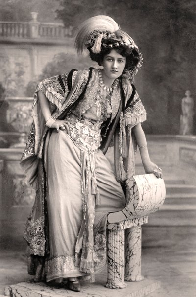 Elizabeth Firth, színésznő, 1908. alkotó: Foulsham and Banfield