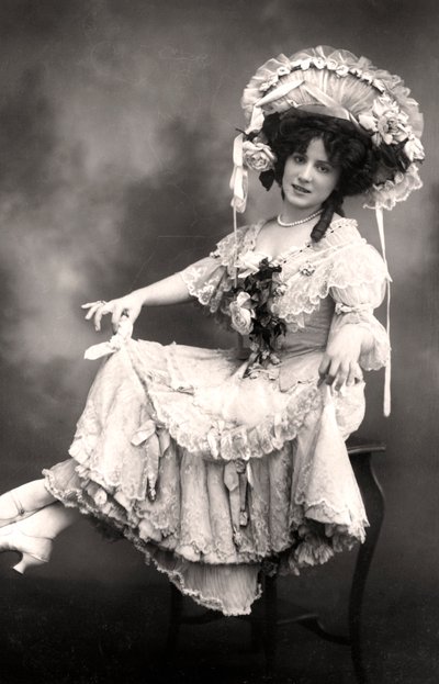 Fanny Dango 1878-1972, énekes és táncos, a XX. század eleje. alkotó: Foulsham and Banfield