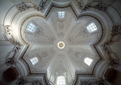 A Szent Ivo alla sapienza templom kupolájának belső képe alkotó: Francesco Borromini