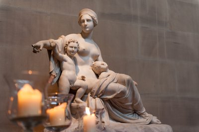 Latona Apollóval és Artemisszel (márvány) alkotó: Francesco Pozzi