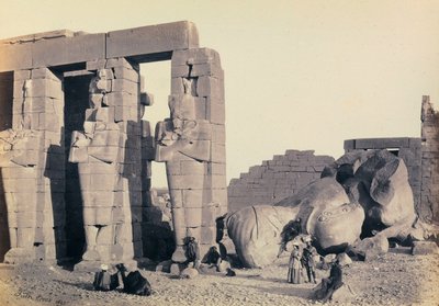 "Egyiptom és Palesztina": a Ramszeum oszíri pilasztereinek részlete, II. Ramszesz temetkezési temploma, Théba alkotó: Francis Frith