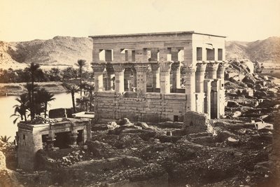 "Egyiptom és Palesztina": Traianus pavilonja Philae monumentális komplexumában, Agilkia szigete, Assuan környéke, Egyiptom alkotó: Francis Frith