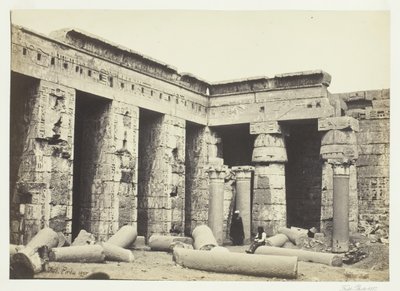 Medinet Habbo belső udvara, Théba, 1857. alkotó: Francis Frith