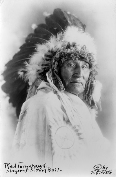 Vörös Tomahawk, az Ülő Bika gyilkosa, 1890-1910 körül (f/w fotó) alkotó: Frank Bennett Fiske