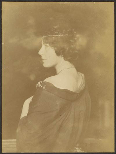 [Ismeretlen nő portréja] alkotó: Franz von Stuck