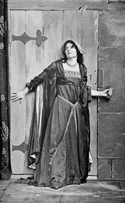 Miss Kitchener mint Kate Douglas, 1911-1912. alkotó: Frederick Downer and Sons