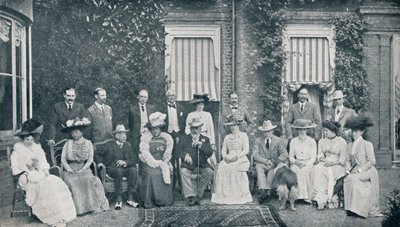 A királyi házibuli a The Grove-ban, Watfordban, Lord Clarendon rezidenciájában, 1909 júliusában, 1911 alkotó: Frederick Downer and Sons