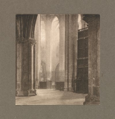 Kameramunka: Magasság és fény a Bourges-i katedrálisban alkotó: Frederick Henry Evans