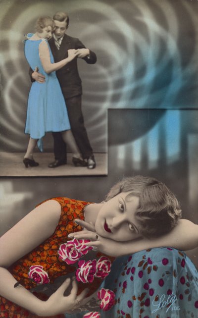 Egy fiatal nő arról ábrándozik, hogy egy férfival táncol (színezett fotó) alkotó: French Photographer