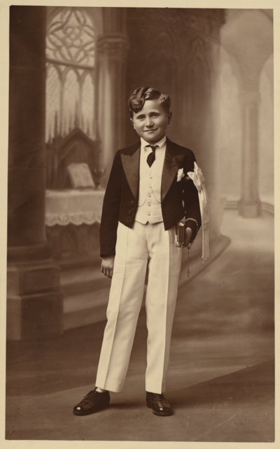 Elsőáldozó fiú alkotó: French Photographer
