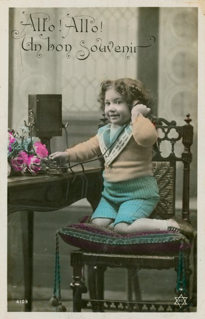 Gyermek telefonon alkotó: French Photographer