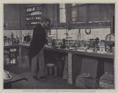 Tudományos és műszaki munkák igazgatója a franciaországi Sevres-i porcelángyár kémiai laboratóriumában (f/w fotó) alkotó: French Photographer