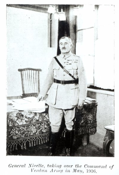 Robert Nivelle tábornok (1856-1924) átveszi a hadsereg parancsnokságát Verdunban, 1916. május (bw fotó) alkotó: French Photographer