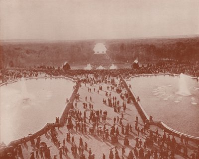 Általános kilátás a palotából, a Grandes Eaux-ra, Versailles (f/w fotó) alkotó: French Photographer