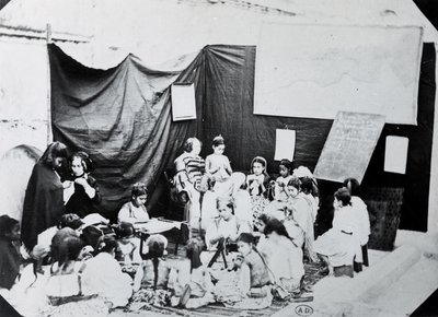 Leányiskola Algériában, 1860 alkotó: French Photographer
