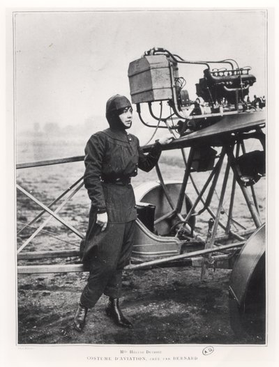 Helene Dutrieu (1877-1961) egy repülőgép mellett állt, 1914 előtt alkotó: French Photographer
