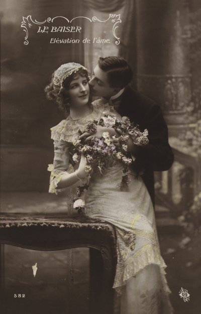 Csókolózó pár alkotó: French Photographer