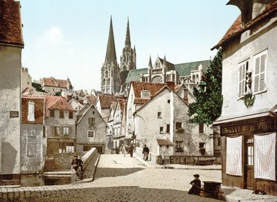 Egy Chartres-i utcában a katedrálissal a háttérben, 1890-1900 alkotó: French Photographer